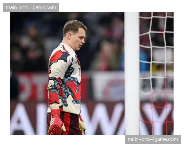 特写镜头：诺伊尔两次神扑后挥拳怒吼，稳固拜仁后防军心